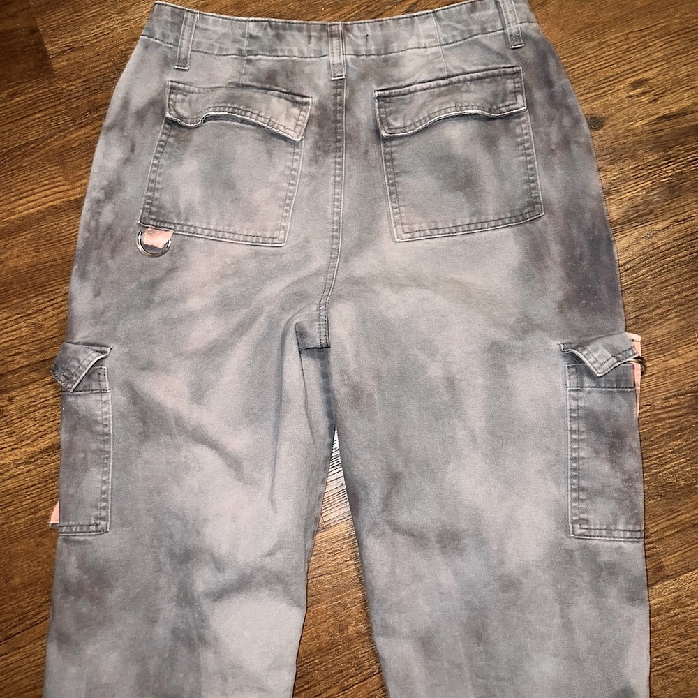 ⭐️Forever 21 Gray Acid Wash Cargo Buckled Cuffed Jogger Pants Size L - Picture 9 of 14